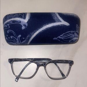 Vera Bradley Clamshell Eyeglasses Case & the matching frame
